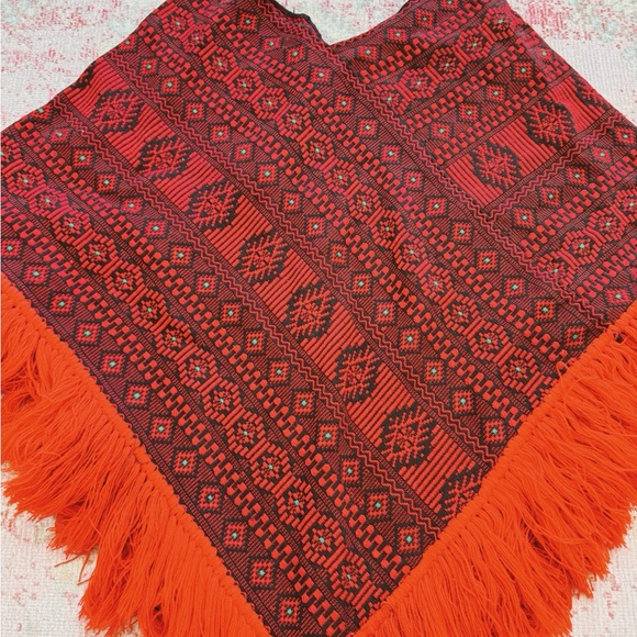 Women’s Vintage 1960s Red and Black Patterned Poncho with Fringe Handmade - Picture 2 of 3